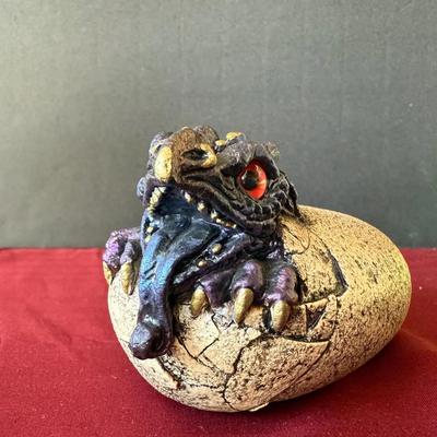“Pena-Hatching Dragon” 
Windstone Edition 