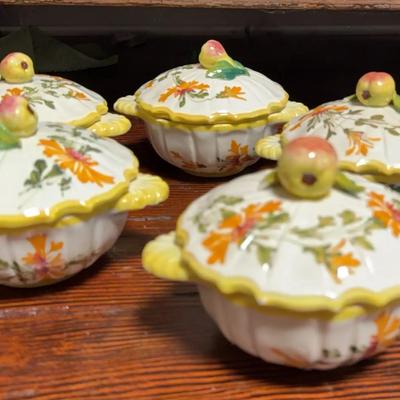 Italian Hand-Painted Ceramic Covered Bowls – Set of 5 (c. 1980s–2000s)