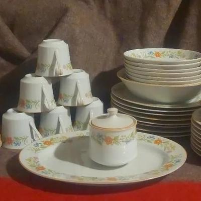 Castlecourt Fine China “Flower Garden” Dinnerware Set – Japan, c. 1960s