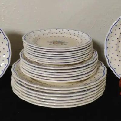 Vintage Copeland Spode “Polka Dot” Dinnerware Set – England (c.1940s–1950s)
