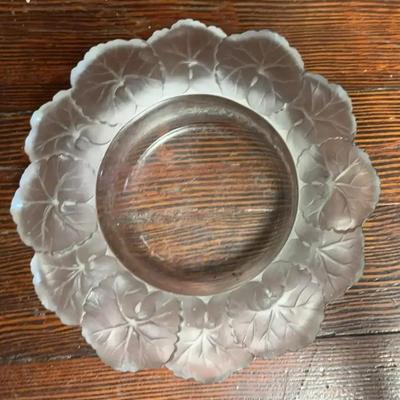 Vintage Frosted Art Glass Leaf Dish – Lalique Style (c. 1960s–1980s)