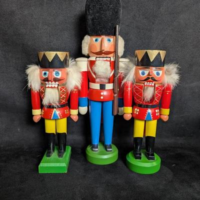 Original Erzgebirge Wooden Nutcracker Soldiers – Handcrafted in GDR (1980–2000)
