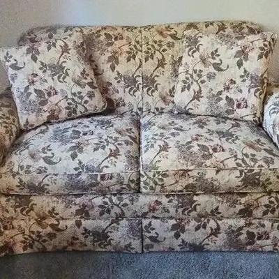 La-Z-Boy Floral Loveseat with Matching Pillows