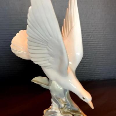 Lladro “Turtle Dove” Porcelain Figurine with Original Box