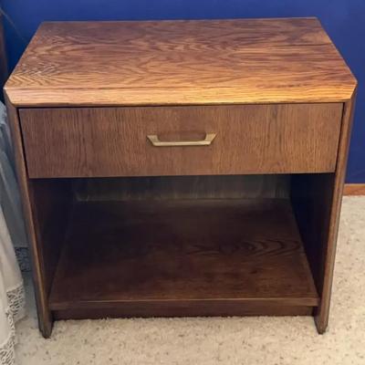 Lane Mid-Century Modern Oak Nightstand – Single Drawer with Open Shelf (c. 1970s)
