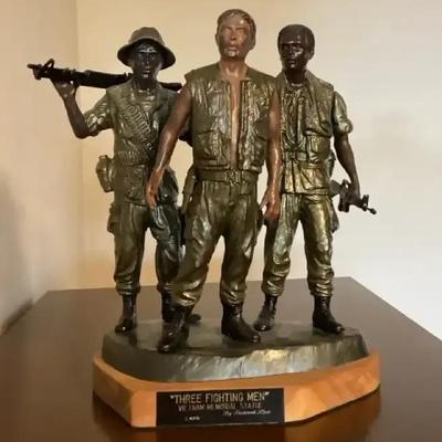 Three Fighting Men” Vietnam Memorial Statue – Bronze-Toned Sculpture on Wood Base (c. 1980s)
