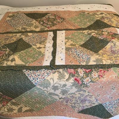 Floral “Crazy Patchwork” Quilt Set – Coordinated Country Cottage Design with Matching Shams 