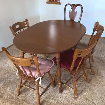 Tell City Solid Maple Dining Table w/ 4 Chairs – “Andover” Finish, Pattern F8173N (c. 1970s)
