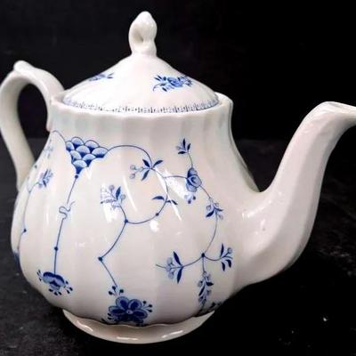 "Churchhill" Finlandia Patterned Teapot