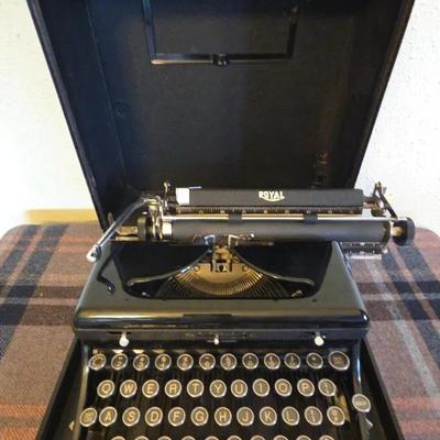 Vintage "Model O" Royal Typewriter 