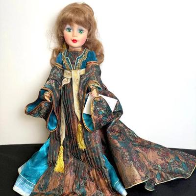 Madame Alexander Maid Marion #2270