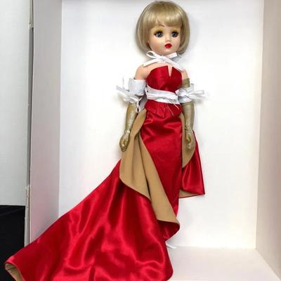 Madame Alexander Holiday Cissy #26185 97/700