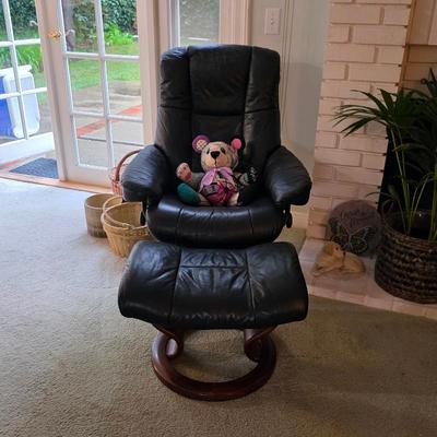 Vintage Ekornes Stressless chair with ottoman