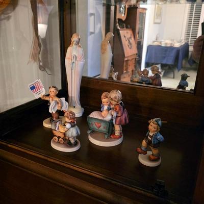 Sale Photo Thumbnail #49: Hummel figurines