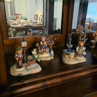 Sale Photo Thumbnail #51: Hummel figurines