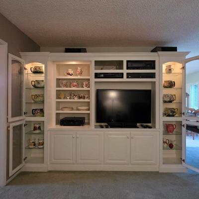 Sale Photo Thumbnail #9: TV, vintage audio equipment, Limoges, Blue Ridge Pottery