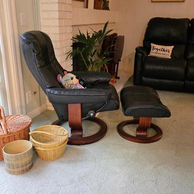 Vintage Ekornes Stressless chair with ottoman