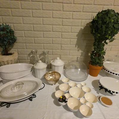 Mixed Home Decor And Entertaining Lot