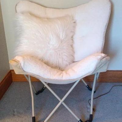 Plushy Collapsible Chair With Pillow 