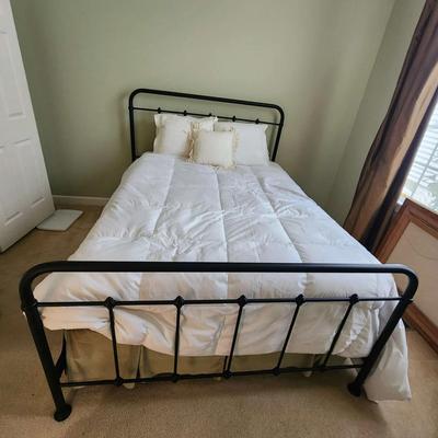 Laura Ashley Queen Bed