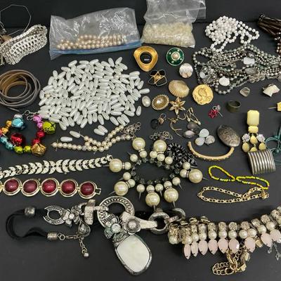 Bits And Bobs Broken Jewelry Lot Great For Craft Making #1