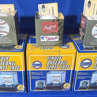 MLB Baseball Cases And Signed Baseballs