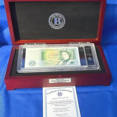Last Queen Elizabeth II Banknote With Case