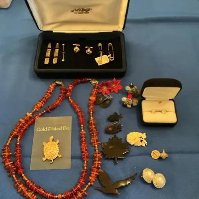 Tortoise, Amber, Pearl And Other Jewelry Pieces 