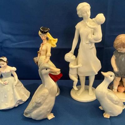 Porcelain Figures incl. Kaiser, Royal Copenhagen, Royal Doulton, Otagiri