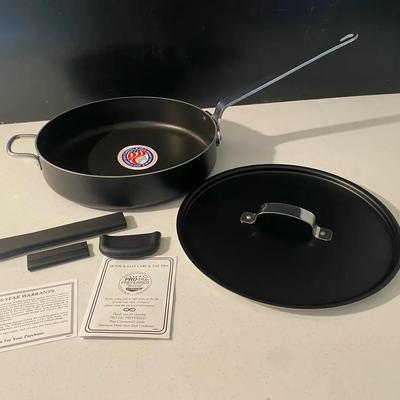 New In Box Pro-HG Cookware 12” Covered Chicken Fryer Pan 