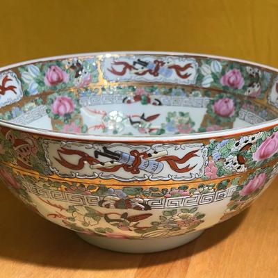 Vintage Chinese export porcelain Rose Medallion serving bowl