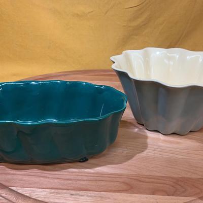Vintage Catalina Pottery fluted decorative bowls.