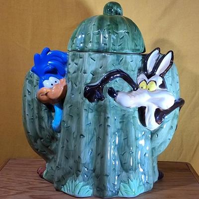 1993 Warner Bros. Road Runner & Wile E. Coyote Ceramic Cookie Jar by Certified International