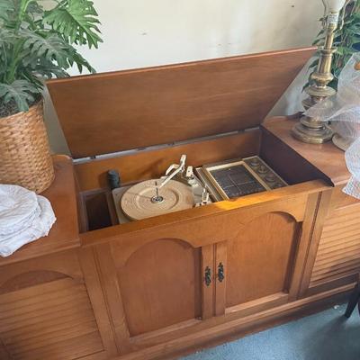 Sale Photo Thumbnail #7: Radio works great, record player has not been tested. NO VINYL, sorry! 