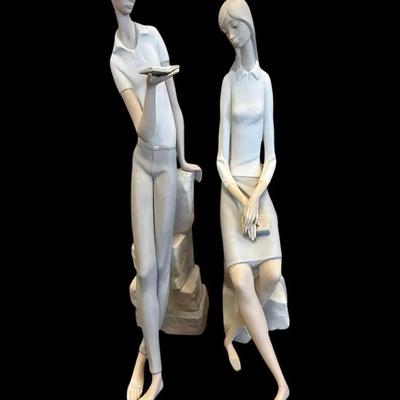 Lladró “The Readers” – Elegant Porcelain Figurine Set