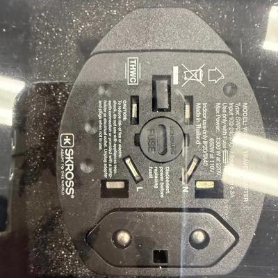 SKROSS Universal Travel Adapter – Black