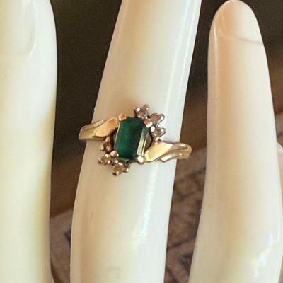 Vintage 10k Yellow Gold, Diamond And Emerald Ring Size 4 - Weighs 1.91 Grams