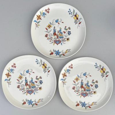 (3) Crooksville USA Iva-lure Dairy Maid Pattern 10" Plates