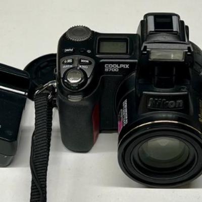 Nikon Coolpix 8700 Camera With Battery And Charger