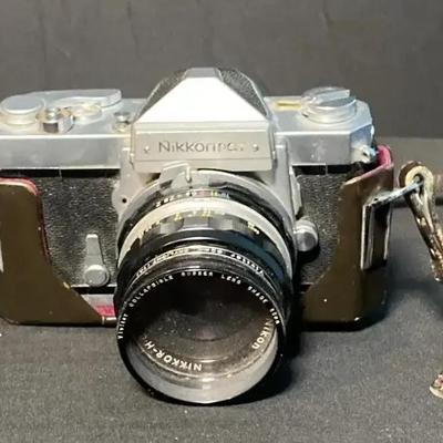 Vintage Nikon Nikkormat 35mm Camera 