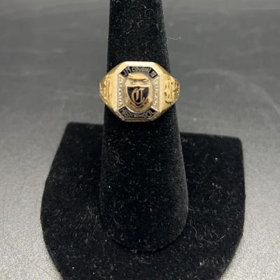 18 Karat Gold Class Ring