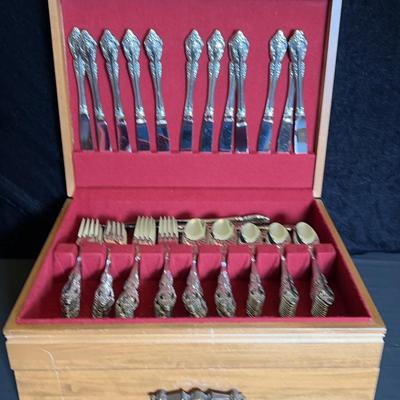 Stainless Steel Oneida Flatware Set With Storage Box
