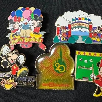 Disney Pins- Mickey And Minnie 