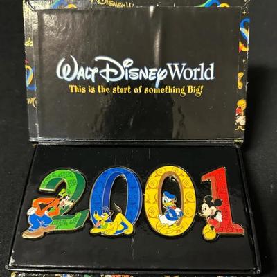 Walt Disney World 2001 Pin Box Set 