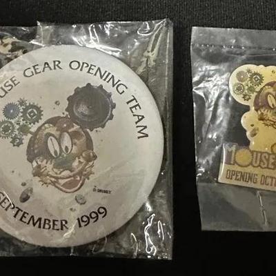 Disney Mouse Gear Opening 1999 Button And Pin 