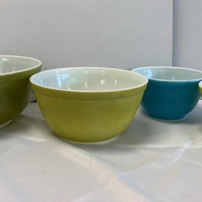 Vintage Pyrex Bowls