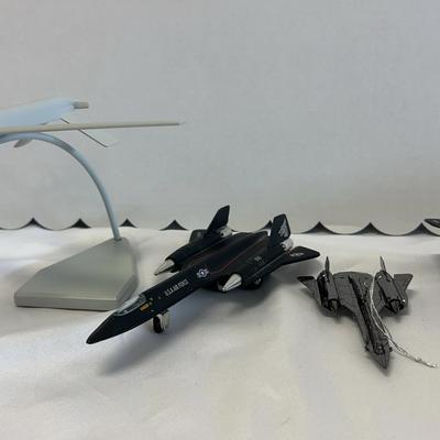 4 Small Model Airplanes
