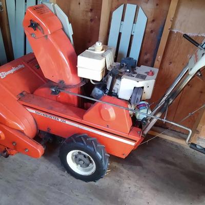 Working Simplicity Snowbuster 724 snow thrower