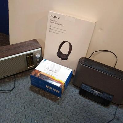 Lot of 4 electronics including new phillips headphones