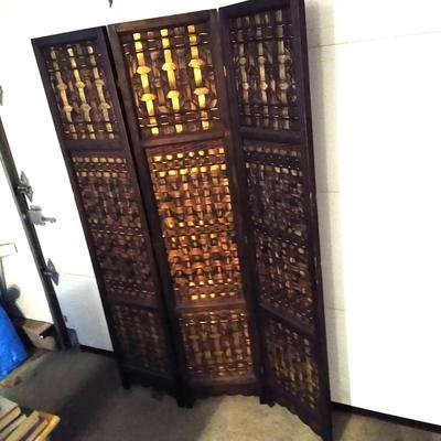 Folding screen room divider